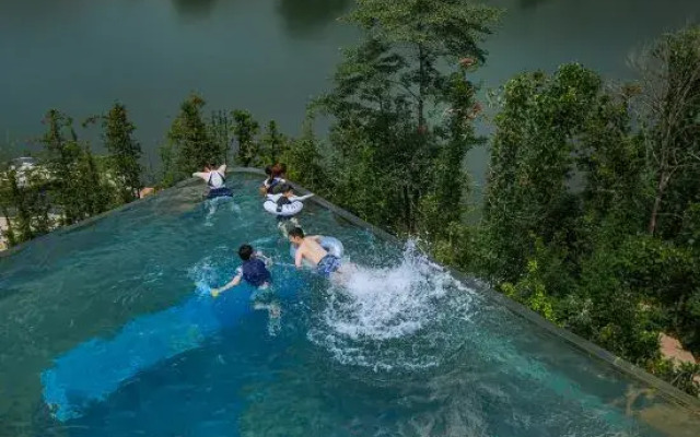 Moganshan Sky Swimming Pool Resort
