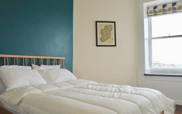 Stylish 2 Bedroom Apartment In Great Location