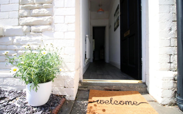 City House by Stay South Wales - sleeps 4