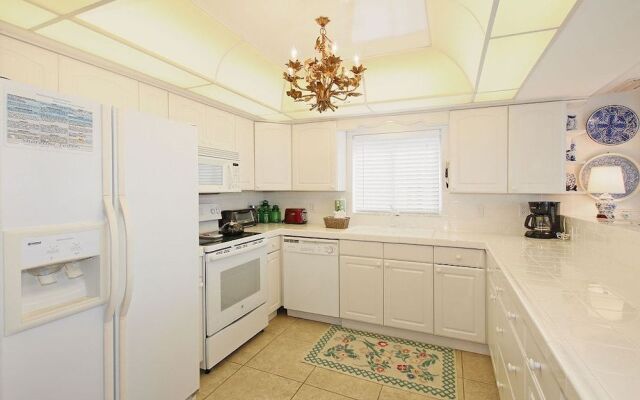 Shoreline 1106 Condo by RedAwning