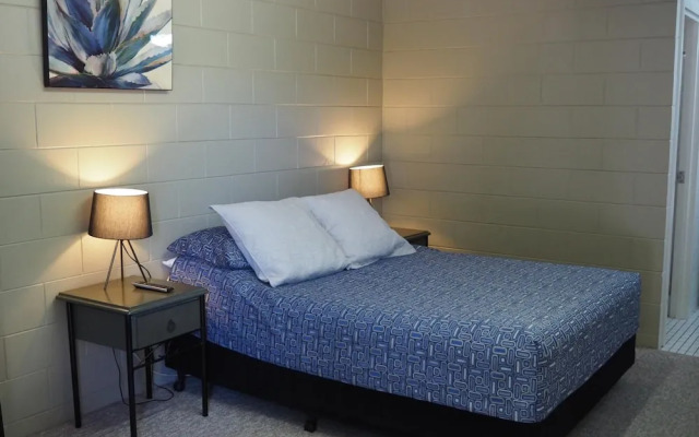 Sunbird Motel
