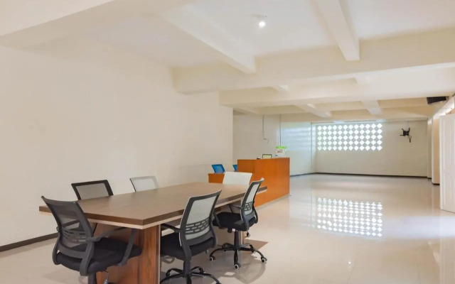 RedDoorz Plus @ Pakuan Residence Tajur