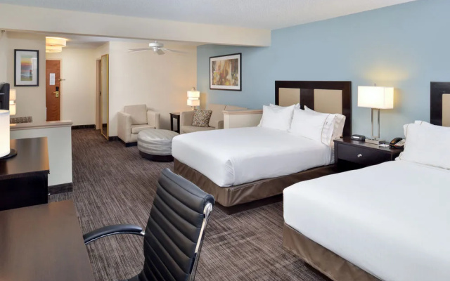 Holiday Inn Express Suites St. Joseph Lakefront