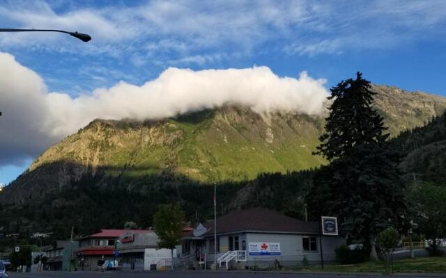 Canadas Best Value Inn Mile-0-Motel Lillooet