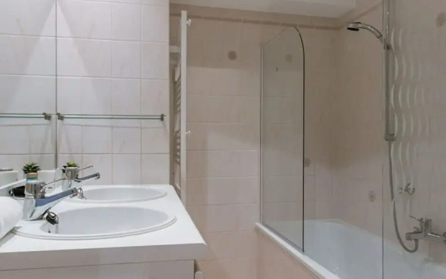 Superb Apartment With sea View and Private Parking