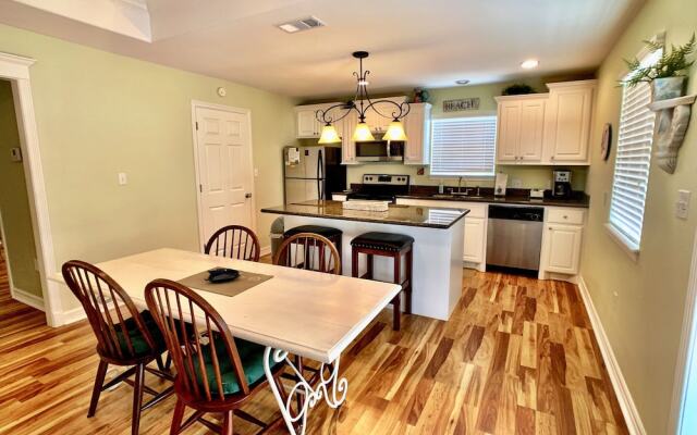 Mi Casa Del Mar 2 Bedroom Home by RedAwning