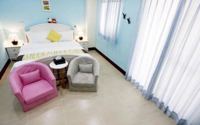Follow Me Sweet House Bed & Breakfast