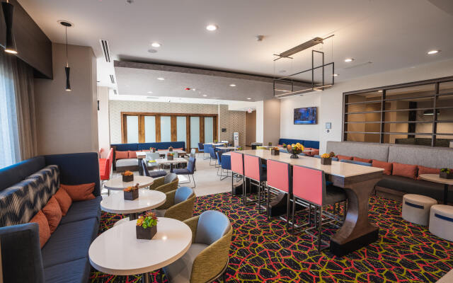 Hampton Inn & Suites Ontario Rancho Cucamonga