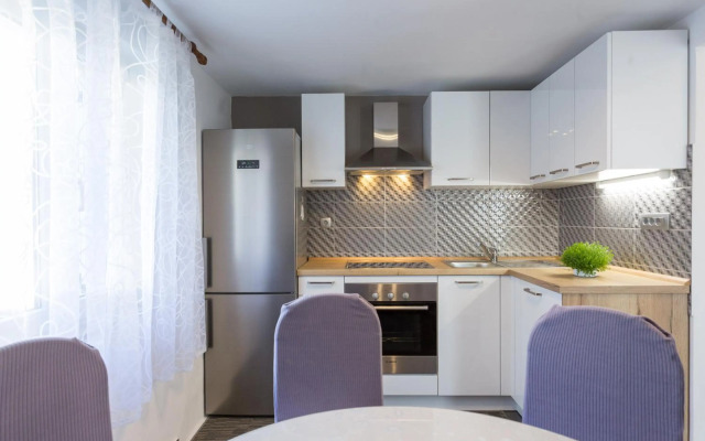 Apartments Lidija - see view with private hot tub and split level apartment with garden