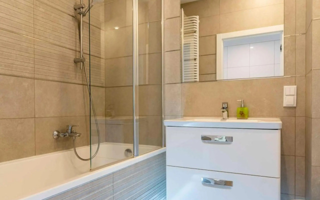 FIRST -- Green Żoliborz Apartment 4