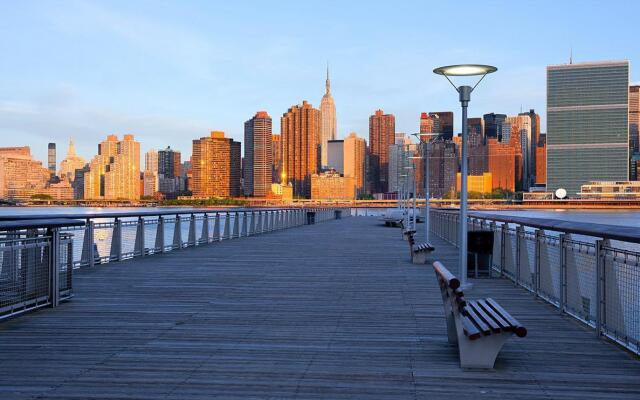 Holiday Inn Long Island City - Manhattan View