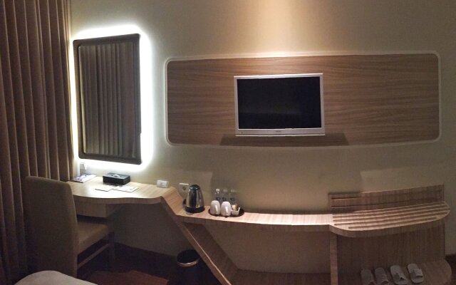 M Premiere Hotel