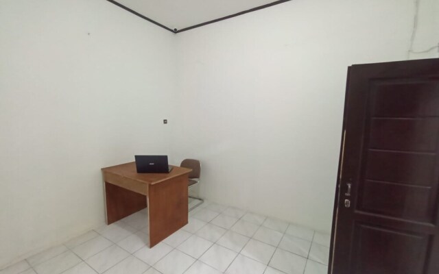 SPOT ON 93385 Penginapan Hj Lilis 2 Syariah