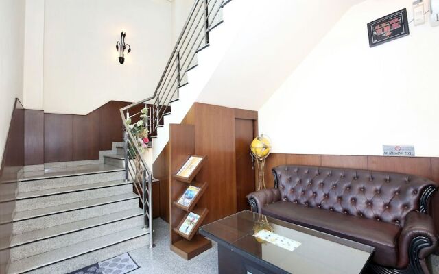 OYO 12989 White Diamond Hotel