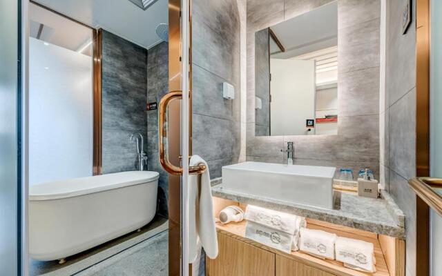 Happy Dragon Saga Hotel Beijing TianAnMen Forbidden City