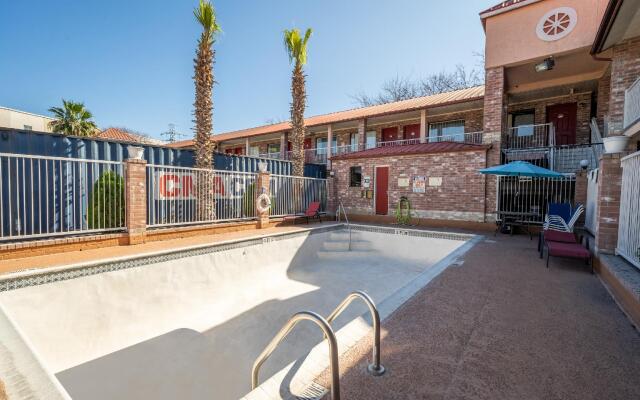 Econo Lodge Inn & Suites Downtown San Antonio