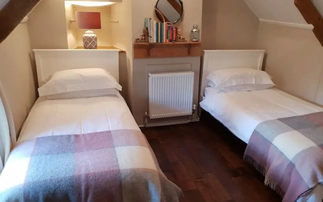 Muggles End, Falmouth, a Short Walk From the Beach