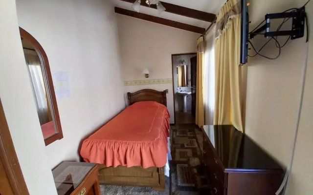 Paola Hostal