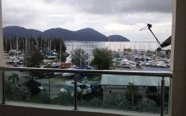 Marina Island Apartment