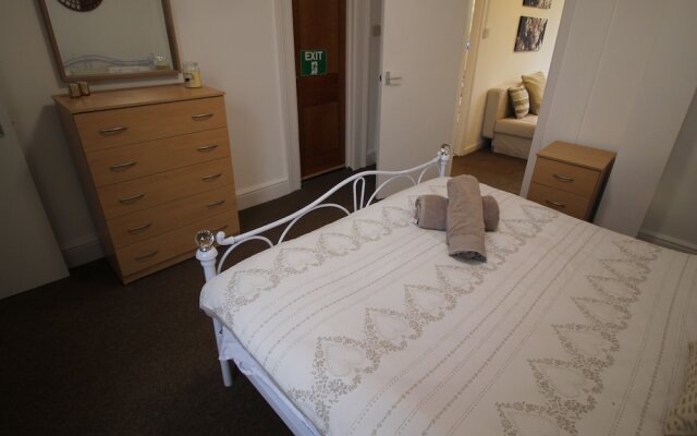 Oakfield Street Apartments by Cardiff Holiday Homes