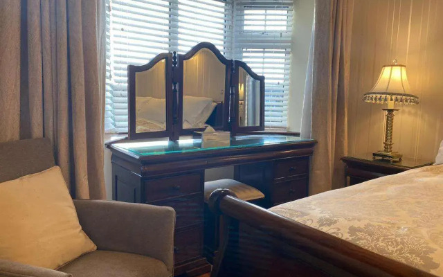 Woodhaven Manor