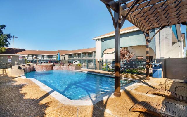 Quality Inn Near Lake Marble Falls