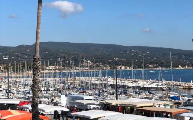 T2 Bonaparte plein centre La Ciotat climatisé