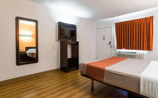 Motel 6 Long Beach, CA - International City