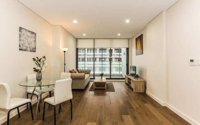 New Bright Apartment In Waterloo Near Park