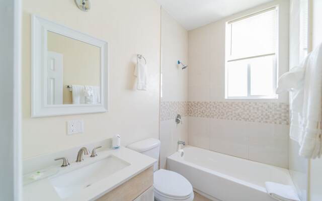 Le Bleu Bed and Breakfast