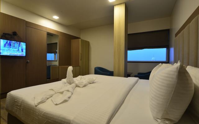 Hotel Jhankar Palace