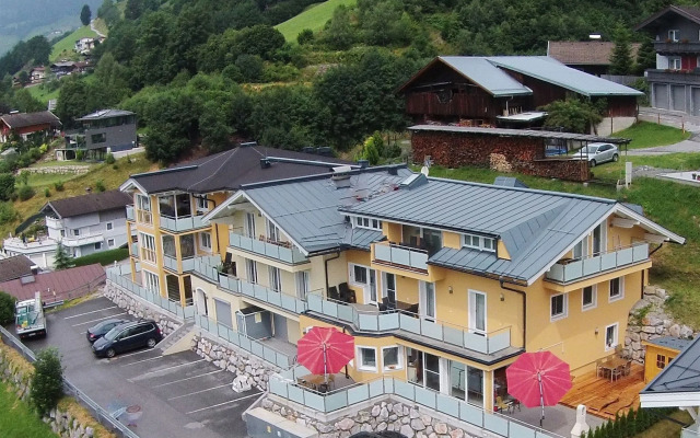 Hilltop apartment in Piesendorf with balcony