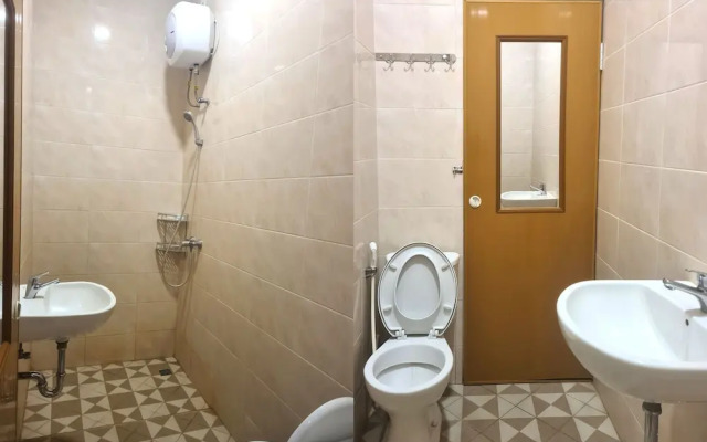 Super OYO 3316 Adam Malik Guesthouse Near Stasiun Medan
