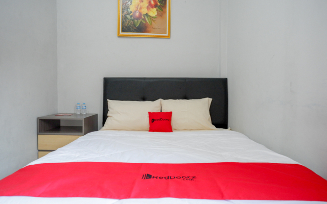RedDoorz near Jalan Adi Sucipto Solo
