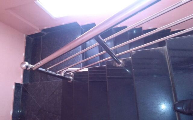 Iroomz Hotel New SS INN