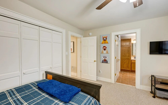 Sapphire Retreat Near Lakes, Trails & Waterfalls!