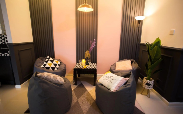 Cozy contemporary homestay @ Suasana suites