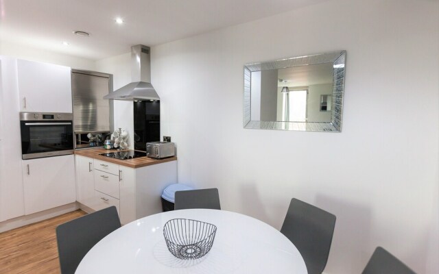 Beautiful 3 Bed Apartment in Media City