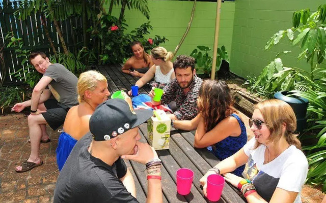 Nomads Esplanade Backpacker