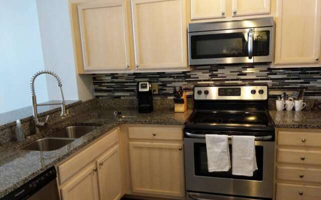 Bright & Spacious 2BR In Downtown