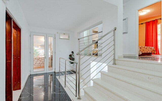 Beautiful Home in Korcula With Wifi and 4 Bedrooms