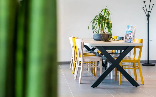 B&B HOTEL Troyes Magasins d'usine