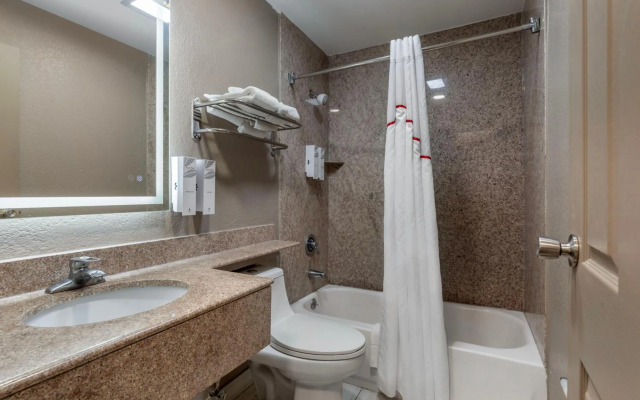 Red Roof Inn Suffolk