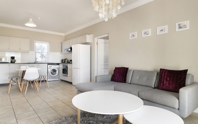 Winelands Golf Lodges 18