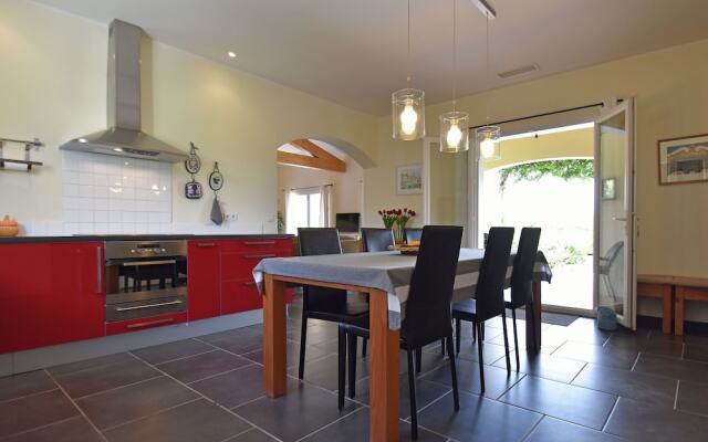 Charming Villa in Escales With Jacuzzi