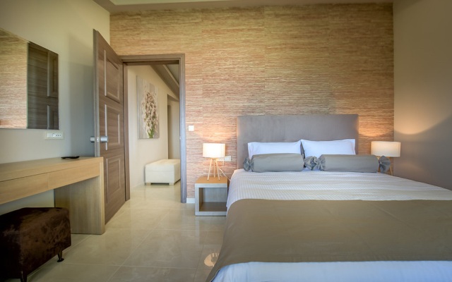 Koukounaria Hotel & Suites