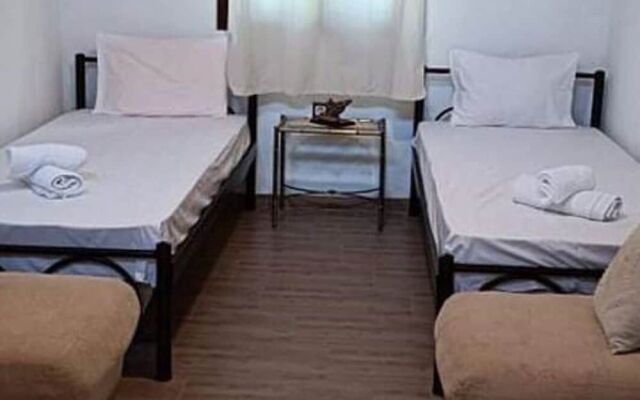 Family Villa in Sani - Sleeps 6 - Parking - Wifi
