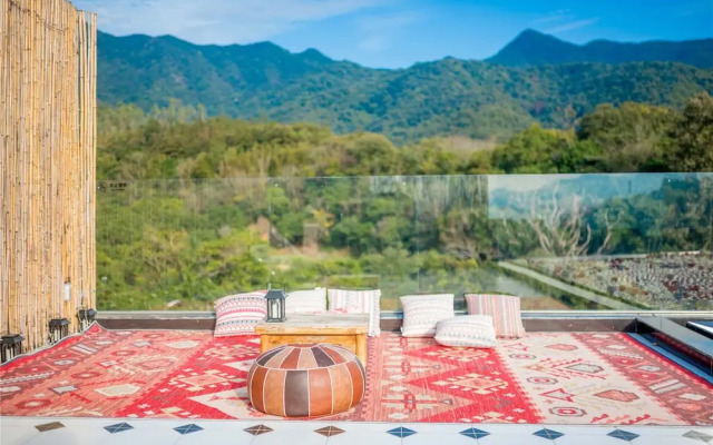 Distant Mountain Guesthouse