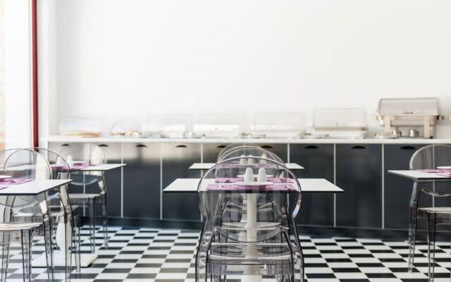 Mar n Mar Crown Hotel and Suites