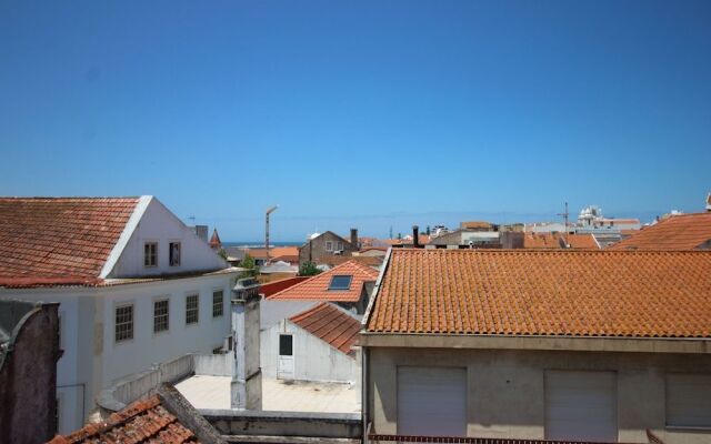 Old Town House in Figueira da Foz Near Beach